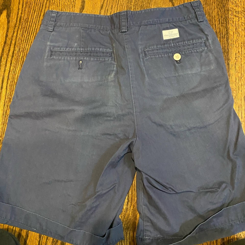 Mens Vineyard Vines Shorts (size 28)